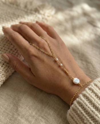 Pearl Eclipse Hand chain