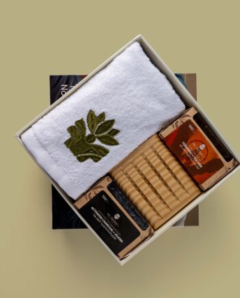 Nile Naturals - Oily/Combination Skin Bundle 18.5x19.5x4.5